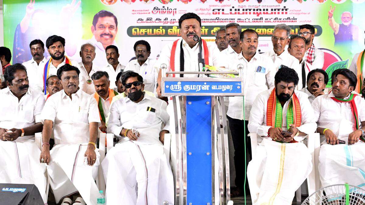 அரசியலில் பரபரப்பு :திண்டுக்கல்லில் ஜாதி பெயரைச் சொல்லி வாக்கு கேட்ட திண்டுக்கல் சீனிவாசன்..!