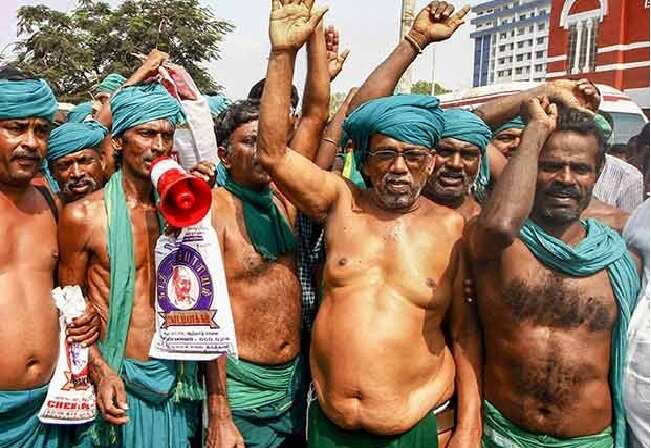 டெல்லி ரயில் நிலையத்தில் தடுத்து நிறுத்தப்பட்ட தமிழக விவசாயிகள் - மத்திய அரசுக்கு எச்சரிக்கை!!