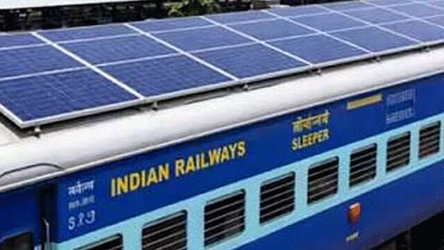 ரெயில்வேயின் பசுமை முயற்சி: ரெயில் பெட்டிகளில் 'சோலார்' மின் உற்பத்தி..!!