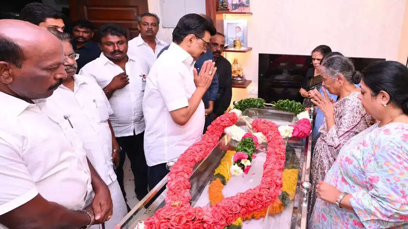 சாகித்ய அகாடமி விருது பெற்ற ஈரோடு தமிழன்பன் உடலுக்கு காவல்துறை மரியாதையுடன் இறுதி அஞ்சலி..!!