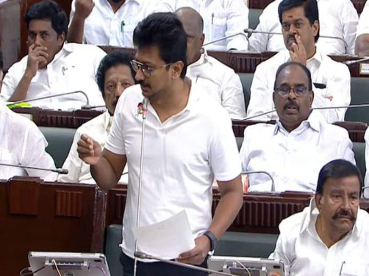 சொந்தமாக வீடு உள்ள நீங்கள் ஏன் அரசு பங்களாவில் இருக்கிறீர்கள் என நாங்கள் கேட்க முடியுமா? உதயநிதி ஸ்டாலினுக்கு அமைச்சர் ஆதவ் அர்ஜுனா பதிலடி..