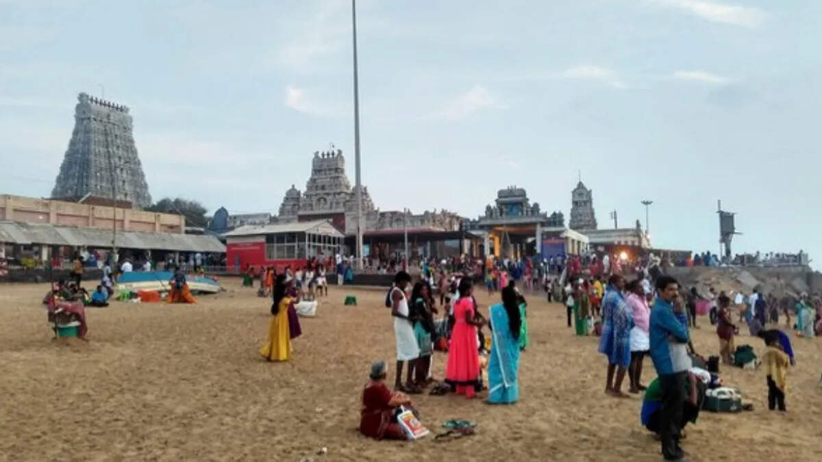பக்தர்கள் கவனத்திற்கு..! இனி திருச்செந்தூர் கடற்கரையில் இரவில் பக்தர்கள் தங்க தடை..!