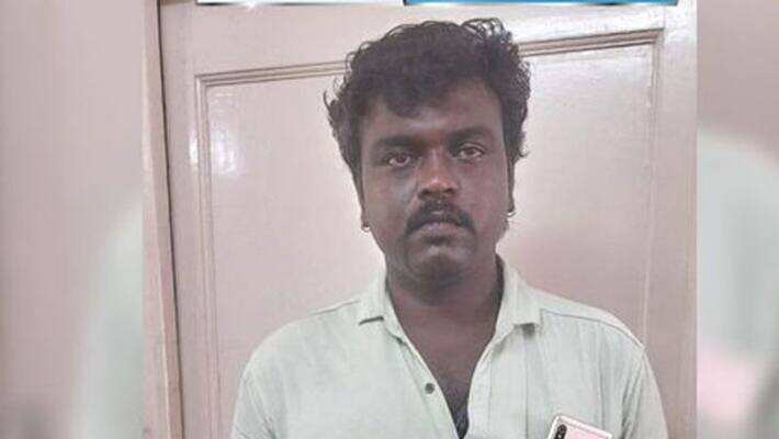 பள்ளி மாணவிகள் முன்பு நிர்வாணமாக நின்ற இந்து மக்கள் கட்சி நிர்வாகி கைது!!