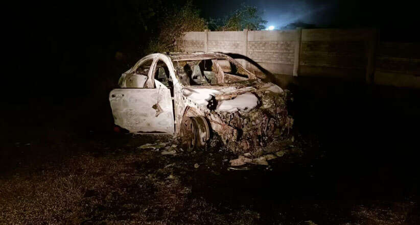 காதலி மீதுள்ள ஆத்திரத்தால் 70 லட்சம் ரூபாய் சொகுசு காரை எரித்து எலும்புகூடாக்கிய டாக்டர்