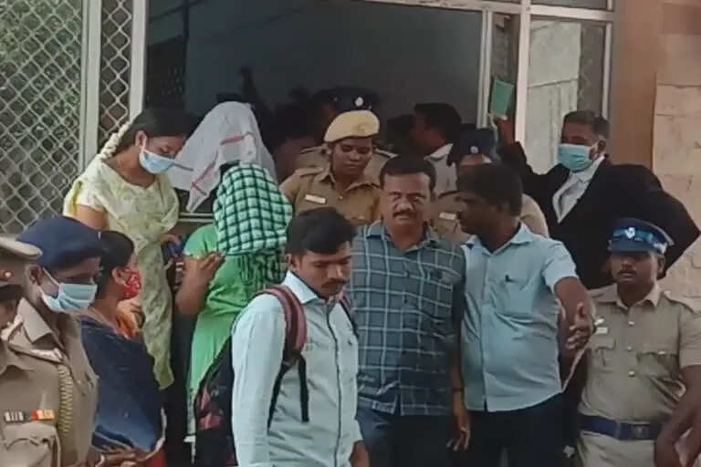 கள்ளக்குறிச்சி மாணவி இறப்பு : பள்ளி நிர்வாகிகள் 5 பேரை ஒருநாள் காவலில் விசாரிக்க சிபிசிஐடிக்கு அனுமதி..