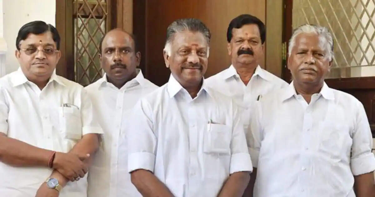 அதிமுக மாவட்ட செயலாளர் கூட்டம் புறக்கணித்ததால் அணி மாறினேனா?- கேபி முனுசாமி விளக்கம்