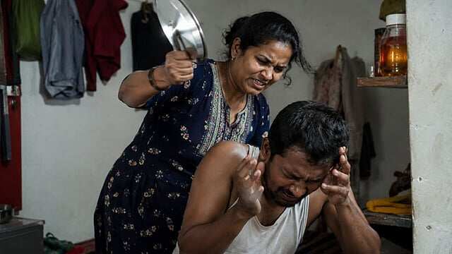 யாரு சாமி இவங்க..!! சேலை வாங்கி தராத ஆத்திரத்தில் கணவரை குக்கரால் அடித்து கொன்ற மனைவி..!!