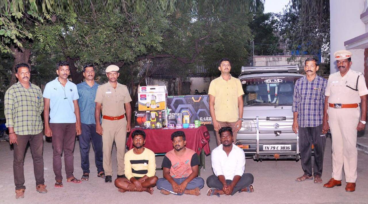 நெல்லையில் பரிசு விழுந்துள்ளதாக கூறி பொதுமக்களிடம் பண மோசடி செய்த 3 பேர் கைது!