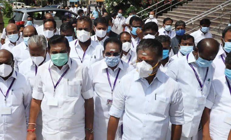 பட்ஜெட் உரையை புறக்கணித்து அதிமுக வெளிநடப்பு