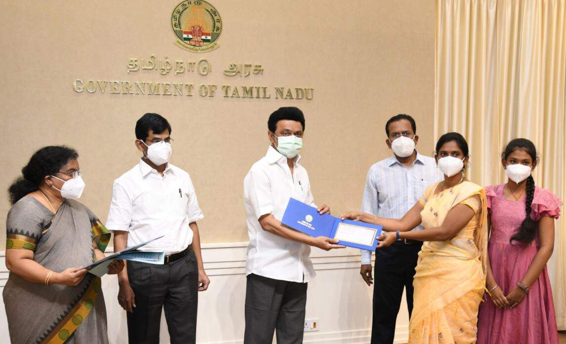 இராணுவத்தில் பணியாற்றி வீரமரணமடைந்த 3 பேர் குடும்பத்தினருக்கு நிவாரண நிதி!!