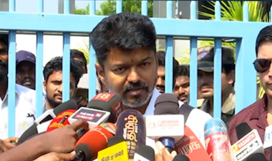 “என்னுடைய வேன், கார் பின்னாடி யாரும் பாலோ பண்ணாதீங்க; மனசுக்கு பதட்டமா இருக்கு”- விஜய்