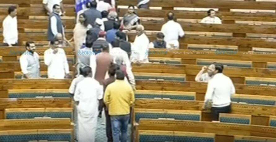 பட்ஜெட்டை புறக்கணித்து எதிர்க்கட்சி உறுப்பினர்கள் வெளிநடப்பு