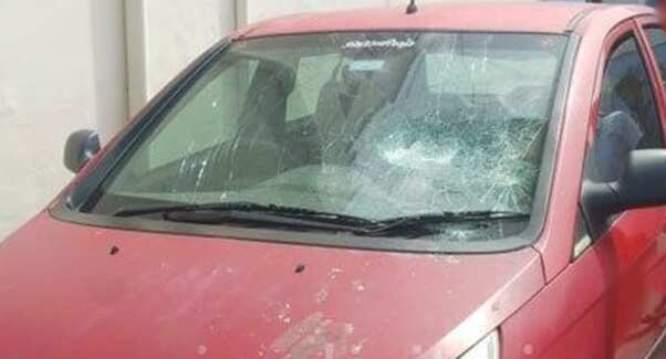 மேட்டுப்பாளையத்தில் இந்து முன்னணி நிர்வாகி கார் கண்ணாடி உடைப்பு... முன்விரோதத்தில் காரை சேதப்படுத்திய இருவர் கைது!