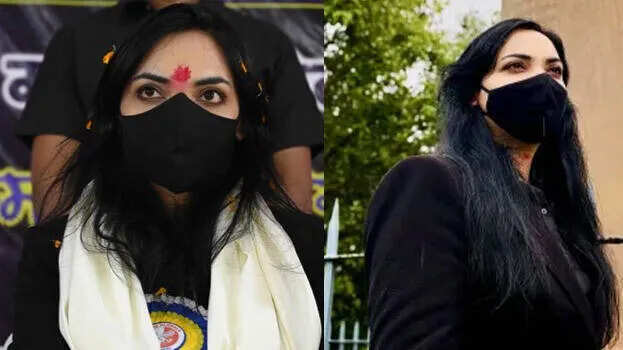 'மாஸ்க் சபதம்' எடுத்த கட்சித் தலைவர் புஷ்பம் பிரியா சவுத்ரியை கலாய்க்கும் நெட்டிசன்கள்..!