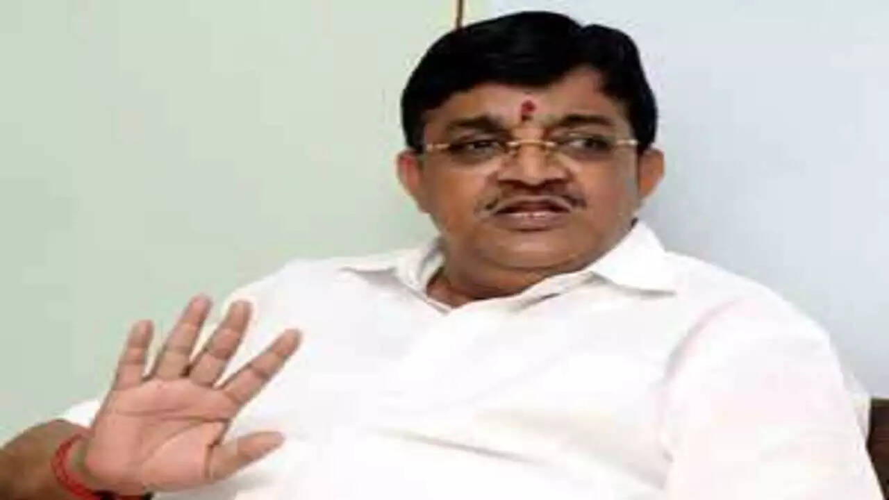 உயர உயர பறந்தாலும் ஊர்க்குருவி பருந்தாகாது - பழனிசாமியை சாடிய மைத்ரேயன்..!!