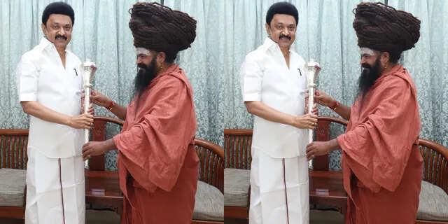 முதல்வருக்கு வெள்ளி செங்கோல் பரிசளித்த ஆதீனம்..!