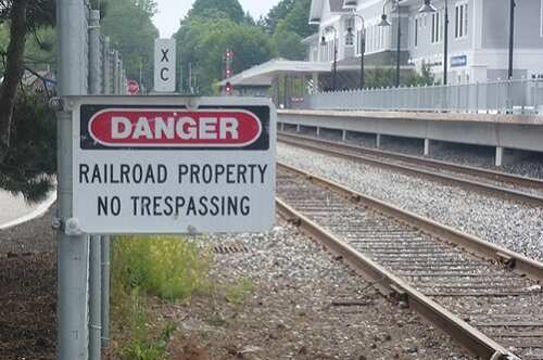 திருச்சி ஆர்.டி.ஓ., ஆசிரியை தம்பதி ரயில் முன் பாய்ந்து தற்கொலை..!!