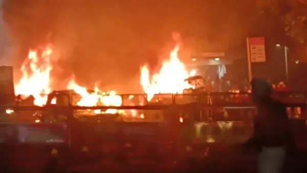 புத்தாண்டு தினத்தில் சோகம் : சுவிட்சர்லாந்து பாரில் வெடிவிபத்து - 300 பேர் நிலை என்ன?