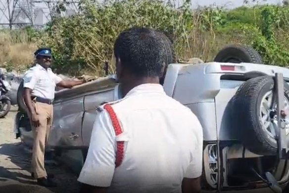 சிறுவன் ஓட்டி வந்த கார் தலைக்குப்புற கவிழ்ந்து விபத்து - 5 பேர் காயம்