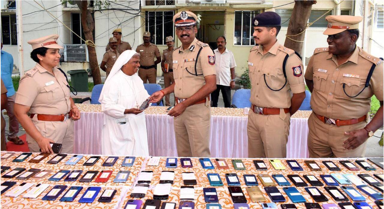 மதுரை மாநகரில் காணாமல் போன ரூ.17 லட்சம் மதிப்பிலான 159 செல்போன்கள் உரியவர்களிடம் ஒப்படைப்பு!