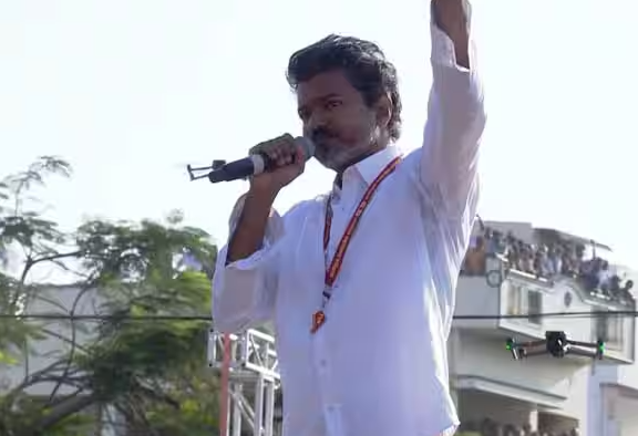 நீங்கள் எல்லோரும் விஜயை 100% நம்பலாம்... பொய் வாக்குறுதி கொடுத்து ஏமாற்ற மாட்டேன் - விஜய் ..!