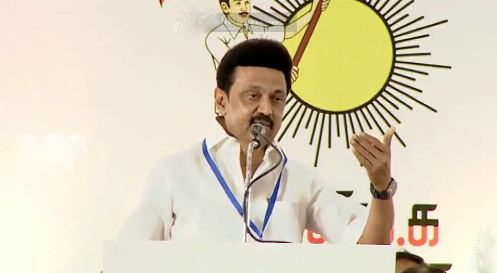 புலம்பிட்டு இருக்கான்... ஆளுநரை ஒருமையில் பேசிய முதல்வர் ஸ்டாலின்! வைரலாகும் வீடியோ! பாஜக கடும் கண்டனம்