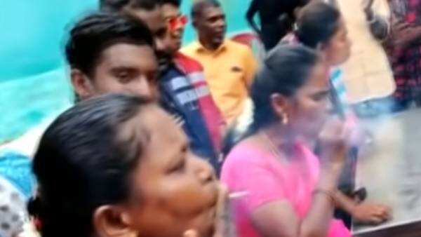 அட இப்படியும் ஒரு போட்டியா?... கப் கப்புனு பீடி வழித்த பெண்கள் - வீடியோ வைரல்!